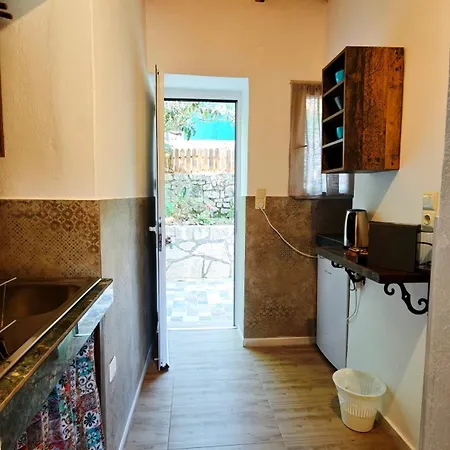 Liokorni Village Apartman *